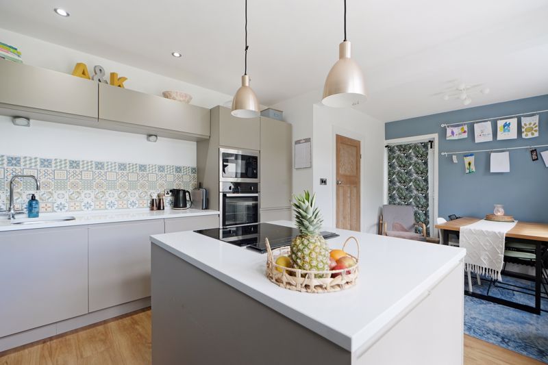 Furniss Avenue Dore
